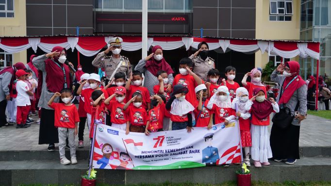 Read more about the article Murid TPP Al Firdaus Upacara di Polresta Solo