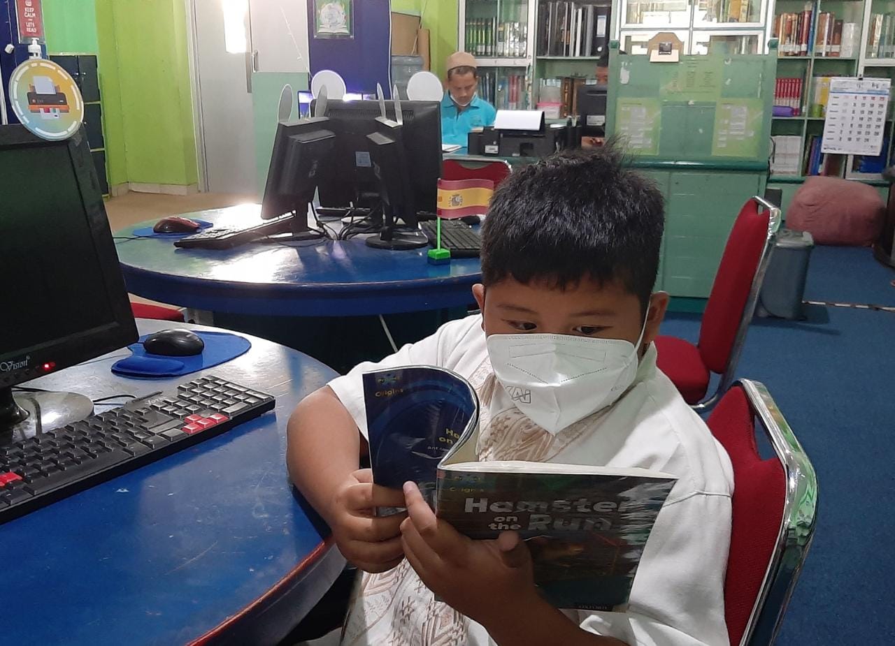 Read more about the article Reading is Fun! Upaya Penanaman Budaya Membaca Sejak Dini di SD Al Firdaus