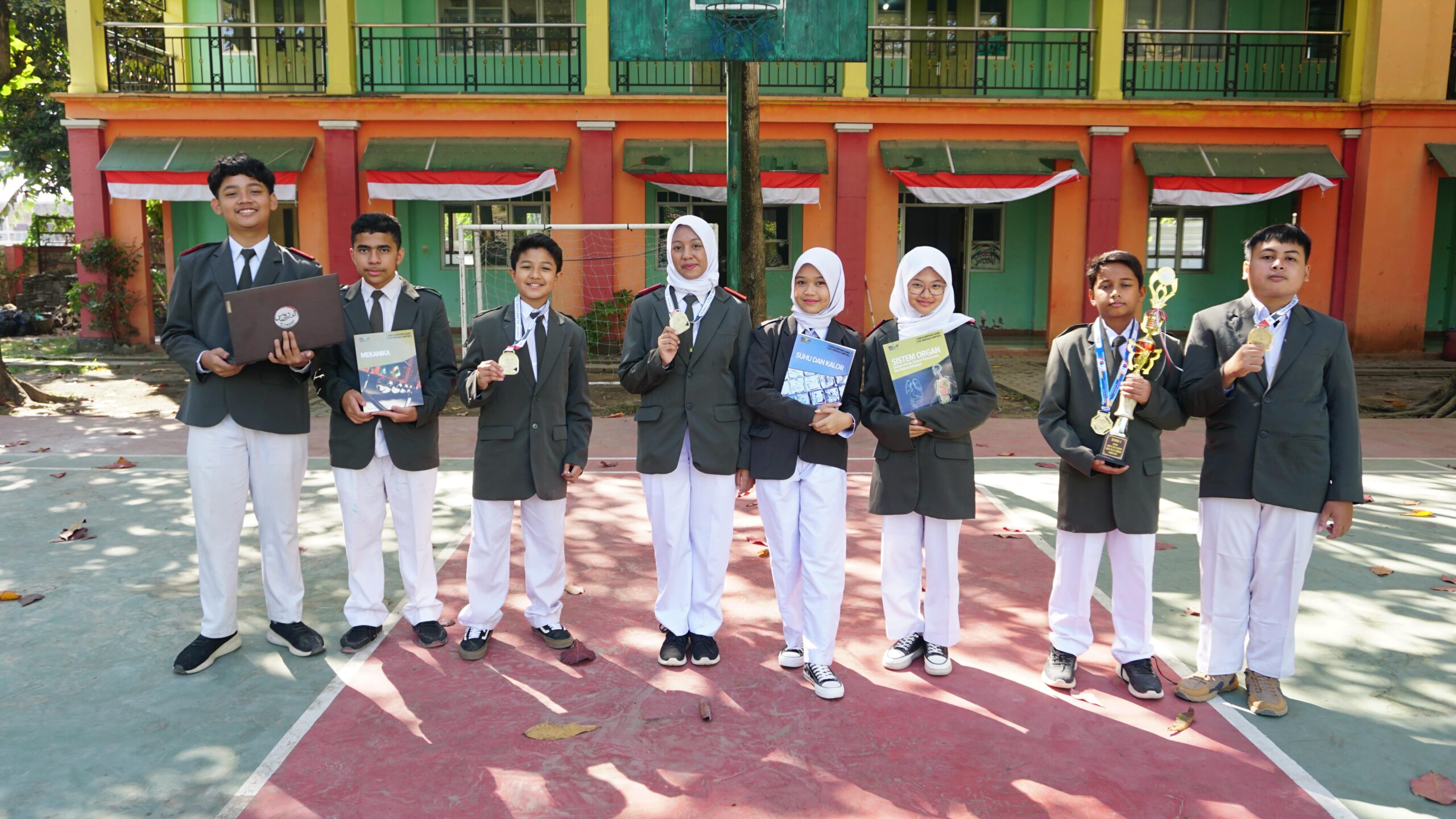 Read more about the article Hebat! Al Firdaus Masuk TOP 3 Sekolah Paling Berprestasi