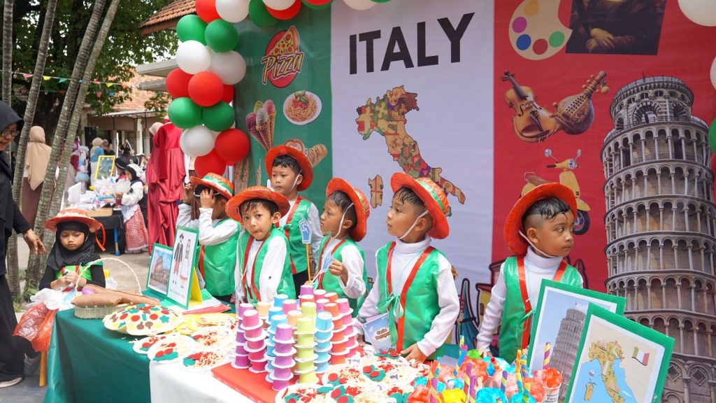 Dengan mengenal beragam bahasa dan budaya, anak-anak diharapkan tumbuh menjadi pribadi yang terbuka, menghargai perbedaan, dan siap beradaptasi di tengah masyarakat global. (ISTIMEWA) 