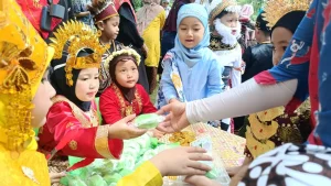 Read more about the article Radar Solo: Sekolah Al Firdaus Gelar Colorful Culture Day di Taman Balekambang, Kenalkan Keragaman Budaya Nusantara ke 184 Siswa Usia Dini
