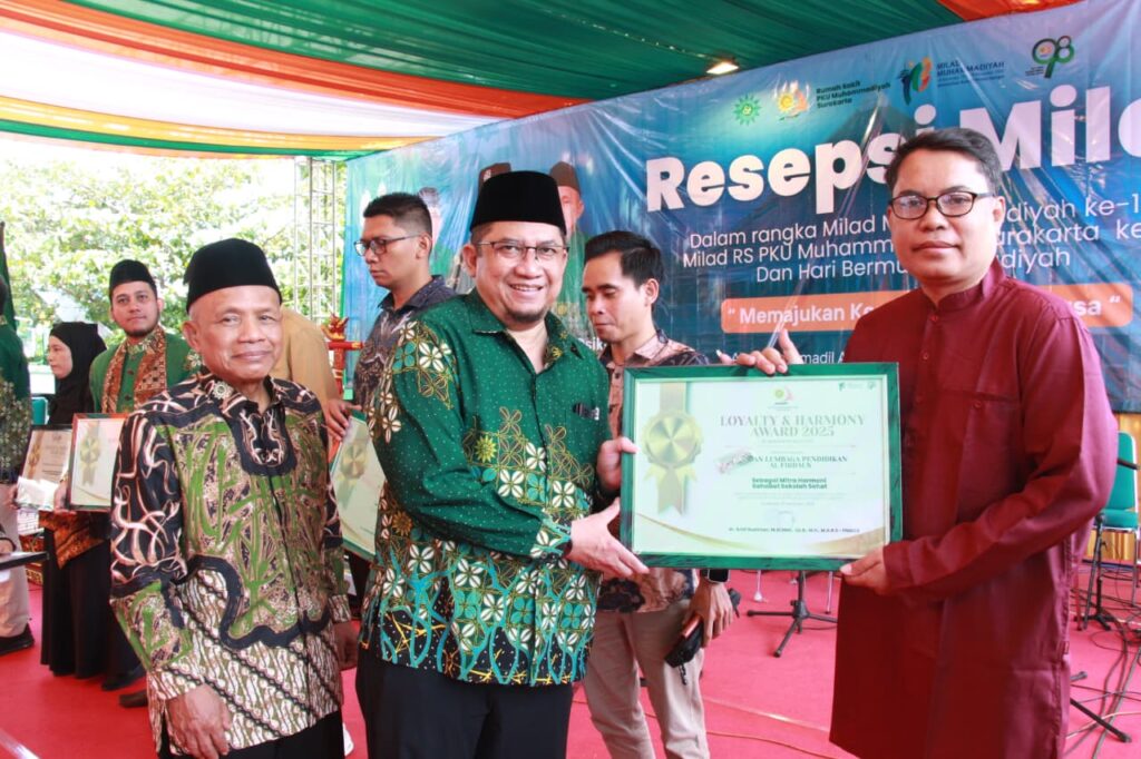 [PRESS RELEASE] Al Firdaus Raih Penghargaan Mitra Sekolah Sehat dari RS PKU Muhammadiyah Surakarta Berkat Komitmen dalam Menjaga Kesehatan Siswa