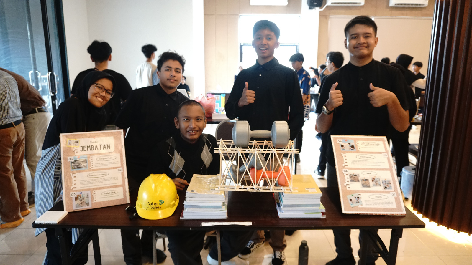 Read more about the article [PRESS RELEASE] Siswa-Siswi MYP High School Al Firdaus Pamerkan Hasil Karya Lintas Disiplin Ilmu Science, Technology, Engineering, Art, and Mathematics dalam Kegiatan STEAM EXPO